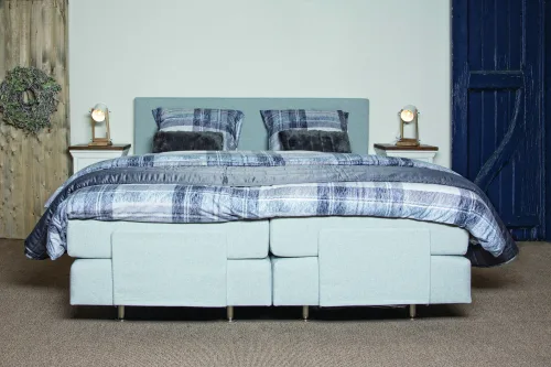 Droombox boxspring met blauw geruit dekbed